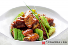 苦瓜焖排骨