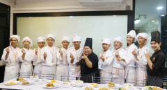 ��Уʦ����̩������ϲ�������ѧУ��չ��ѧ����