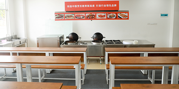 哪个中专学校教厨师